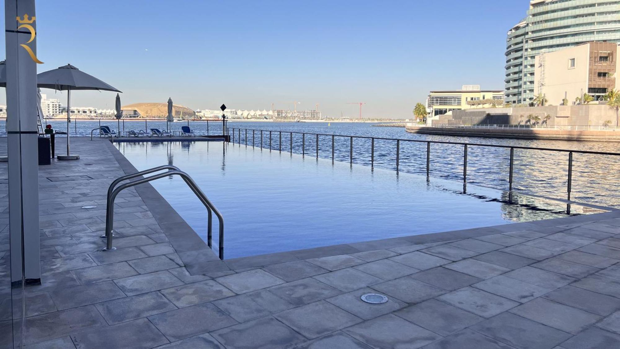 Oceanview 2br Bliss In Al Raha With Pool N Balcony Appartement Abou Dabi